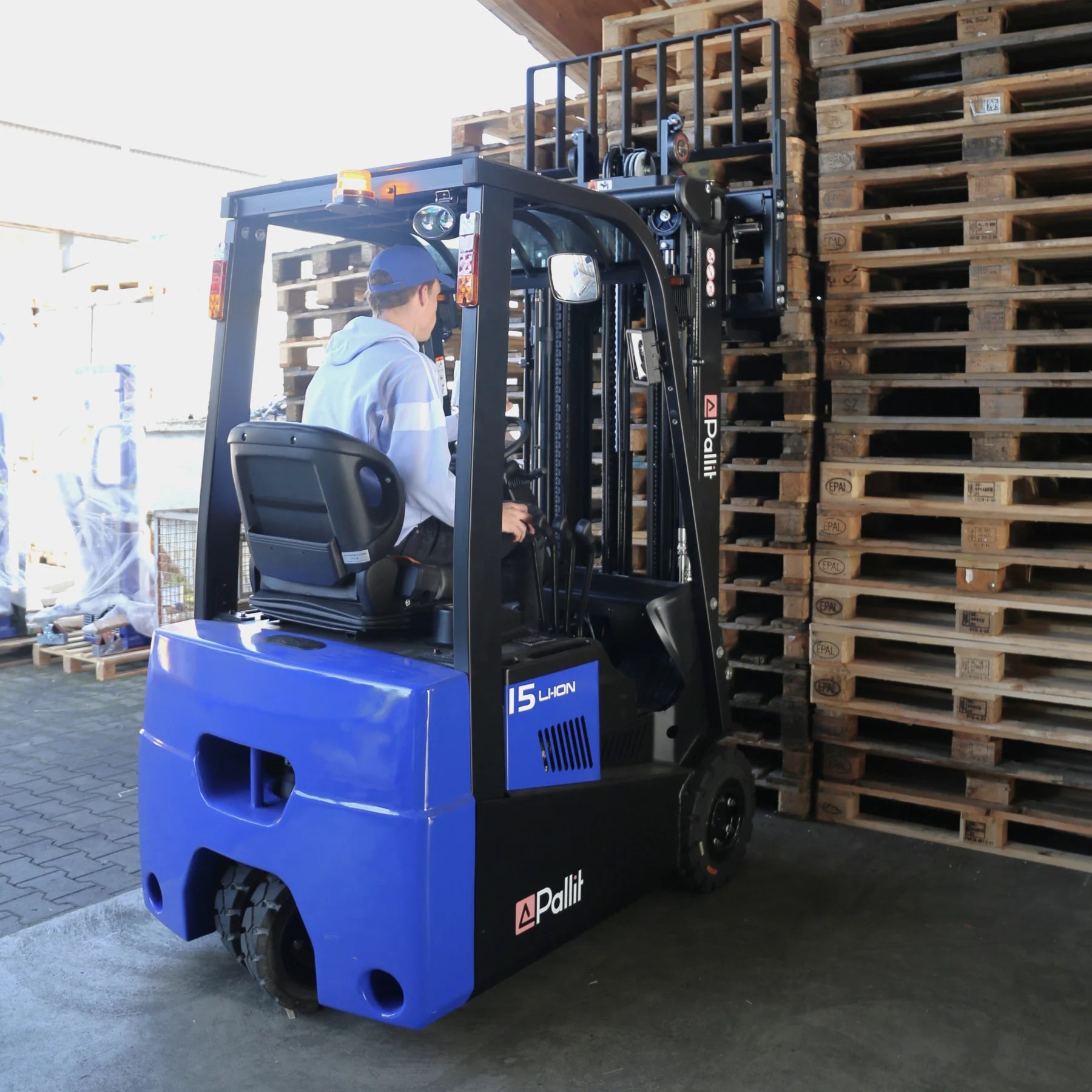 Electric three-wheel forklift EASY-S for 1.2t to 3m