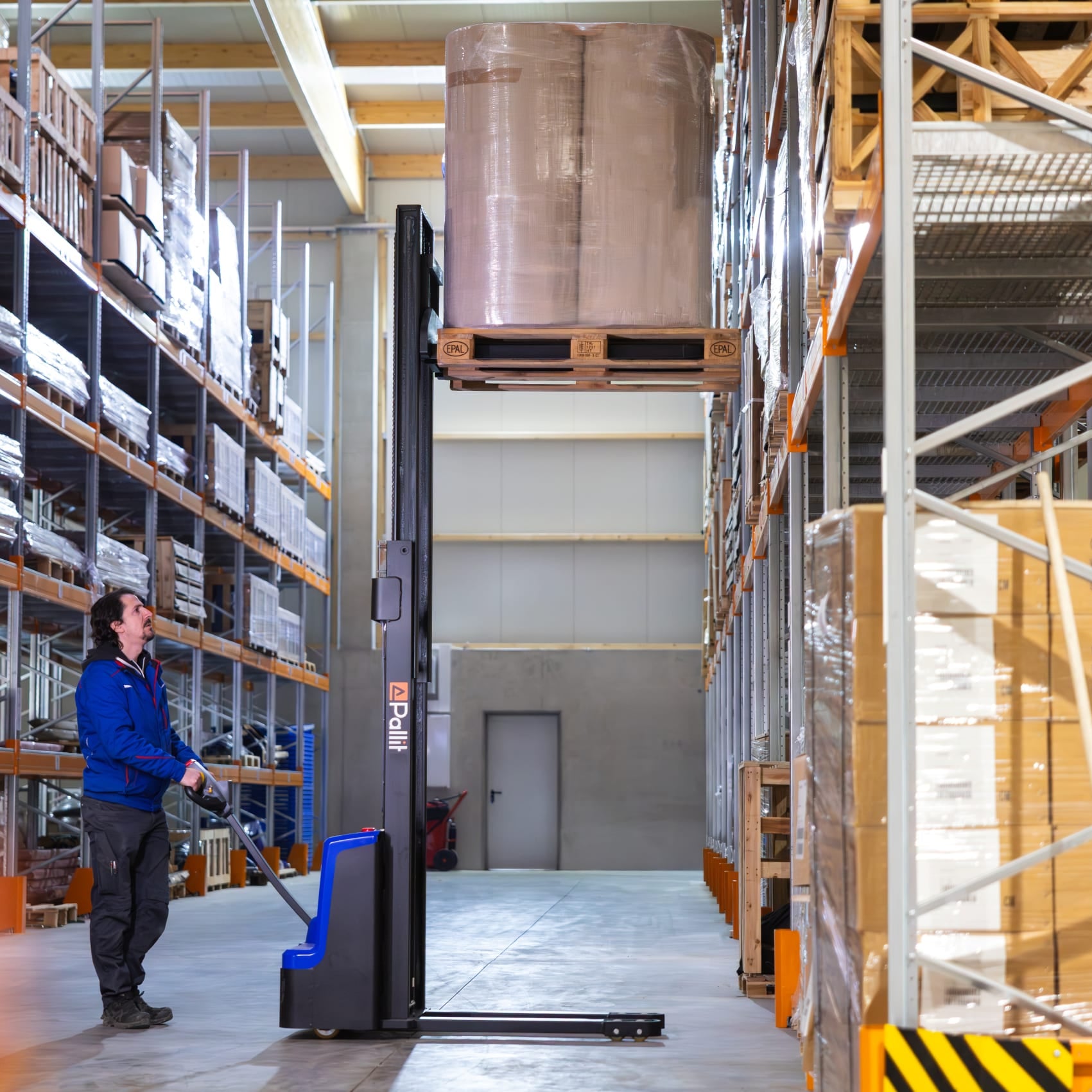 EXACT pedestrian stacker with proportional lift